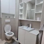 Lone Wolf شقة